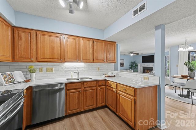 5866 Harris Grove Lane, Charlotte, NC 28212