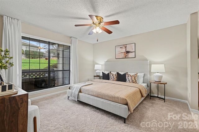 5866 Harris Grove Lane, Charlotte, NC 28212