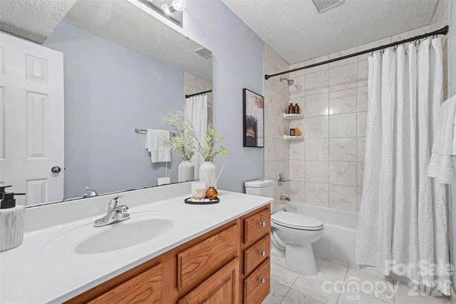 5866 Harris Grove Lane, Charlotte, NC 28212