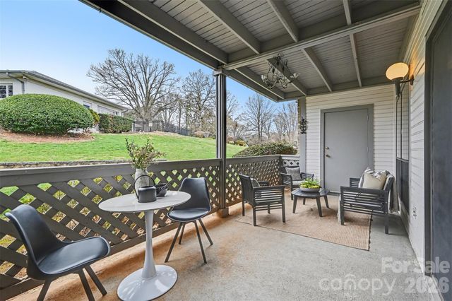 5866 Harris Grove Lane, Charlotte, NC 28212