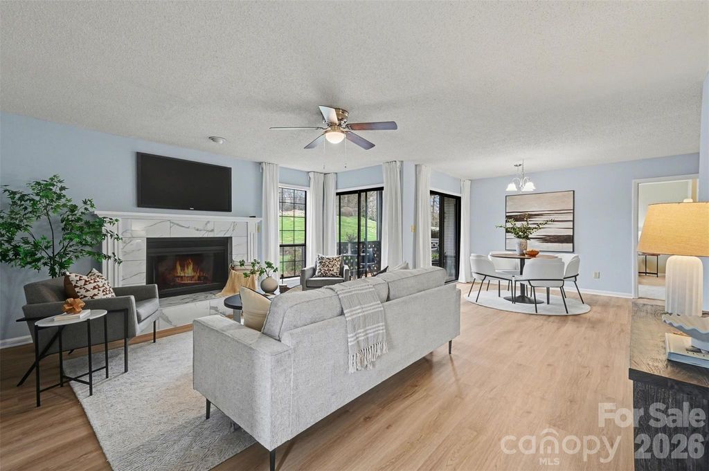 5866 Harris Grove Lane, Charlotte, NC 28212