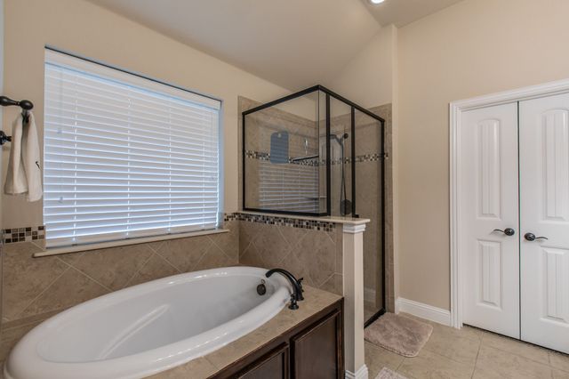 209 Wisteria Way, Red Oak, TX 75154