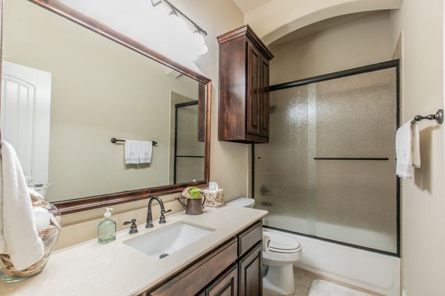 209 Wisteria Way, Red Oak, TX 75154