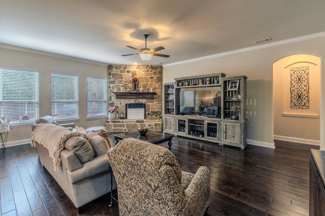 209 Wisteria Way, Red Oak, TX 75154