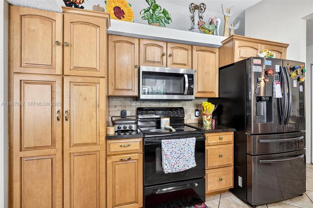 652 SW Prado Ave, Port St. Lucie, FL 34983