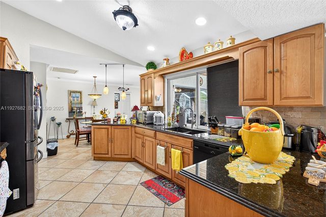 652 SW Prado Ave, Port St. Lucie, FL 34983