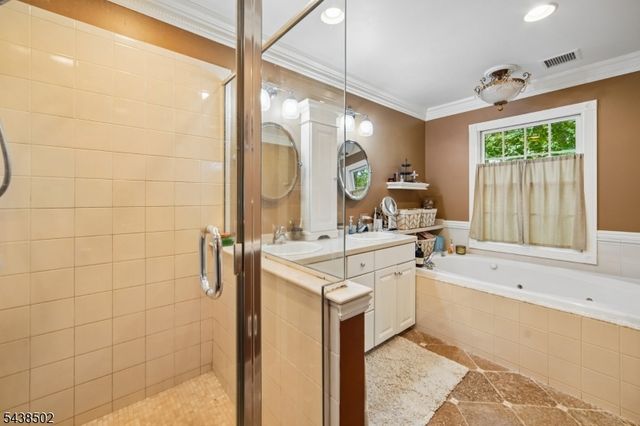 24 Canoe Brook Rd, Millburn Twp., NJ 07078