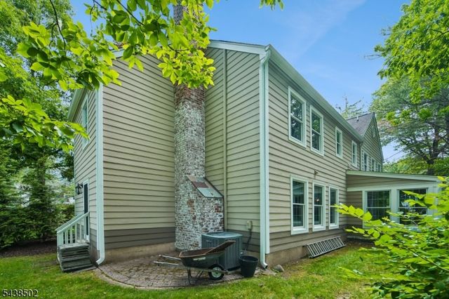 24 Canoe Brook Rd, Millburn Twp., NJ 07078