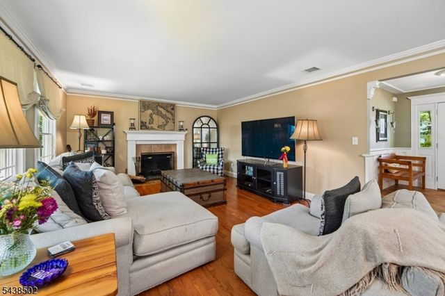 24 Canoe Brook Rd, Millburn Twp., NJ 07078
