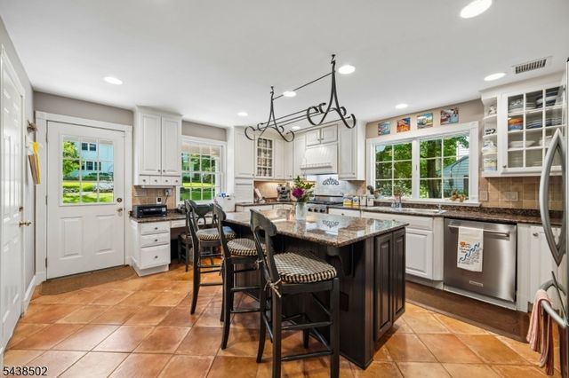 24 Canoe Brook Rd, Millburn Twp., NJ 07078