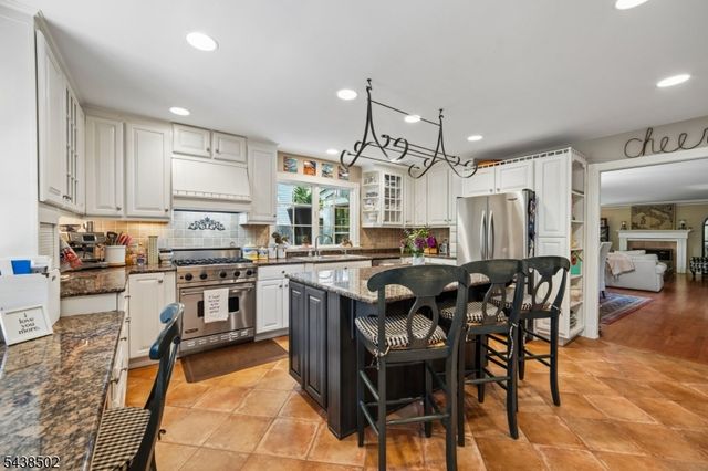 24 Canoe Brook Rd, Millburn Twp., NJ 07078