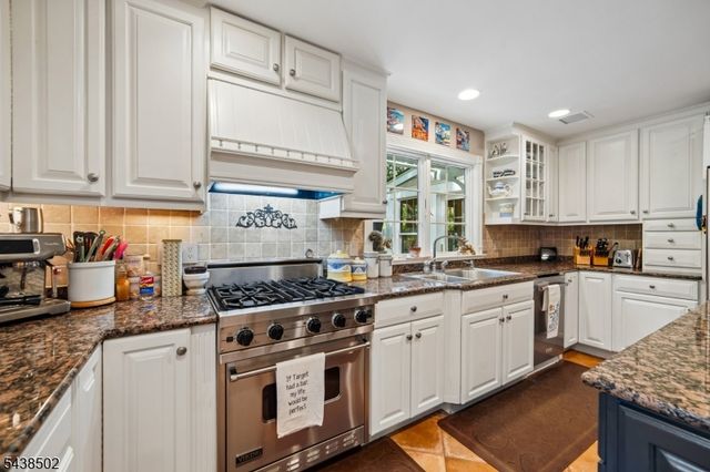 24 Canoe Brook Rd, Millburn Twp., NJ 07078