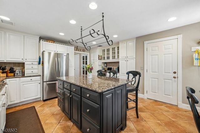 24 Canoe Brook Rd, Millburn Twp., NJ 07078