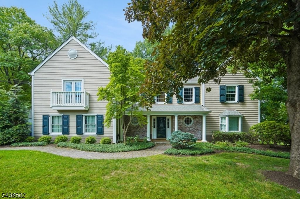 24 Canoe Brook Rd, Millburn Twp., NJ 07078