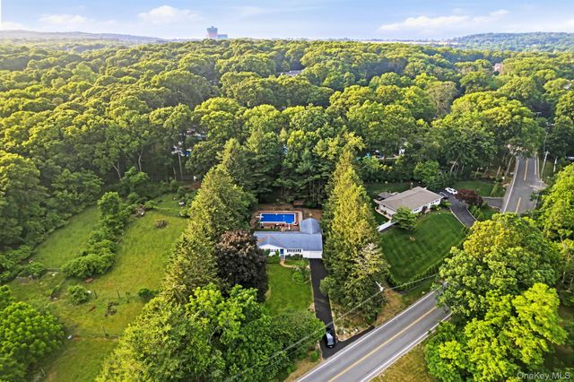 54 Randall Road, Wading River, NY 11792