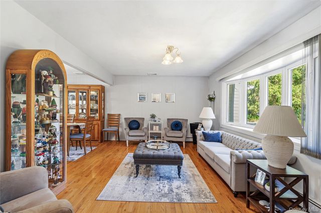 54 Randall Road, Wading River, NY 11792