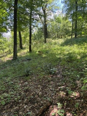 28 Hillside Rd, Wanaque Boro, NJ 07465