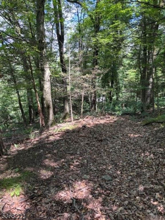 28 Hillside Rd, Wanaque Boro, NJ 07465