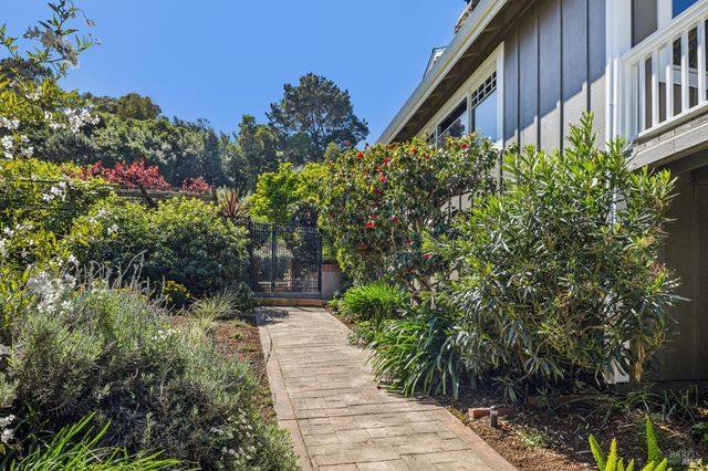 47 Main Dr, San Rafael, CA 94901