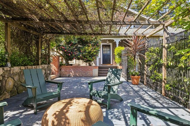 47 Main Dr, San Rafael, CA 94901