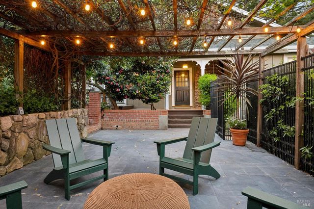 47 Main Dr, San Rafael, CA 94901