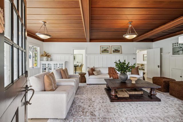 47 Main Dr, San Rafael, CA 94901