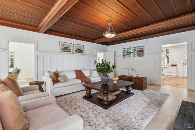 47 Main Dr, San Rafael, CA 94901