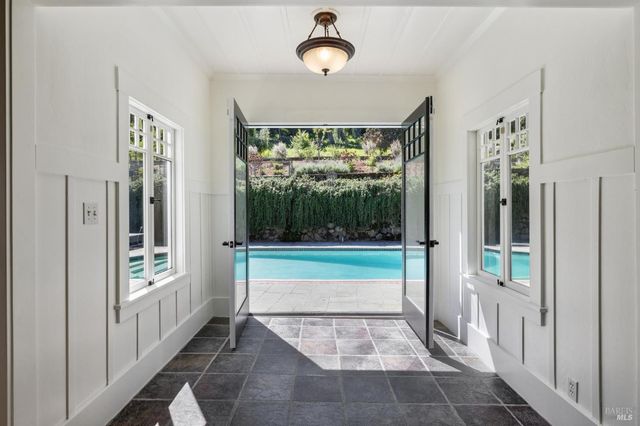 47 Main Dr, San Rafael, CA 94901