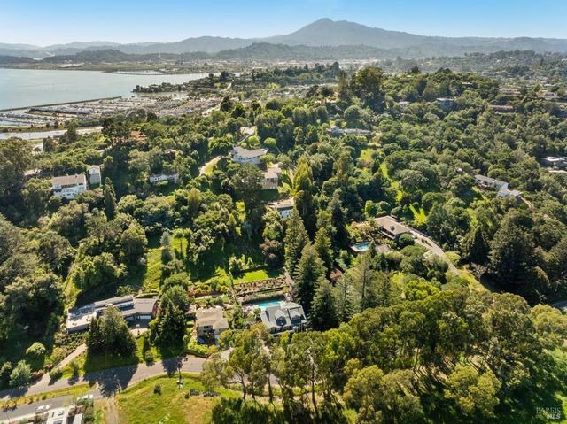 47 Main Dr, San Rafael, CA 94901