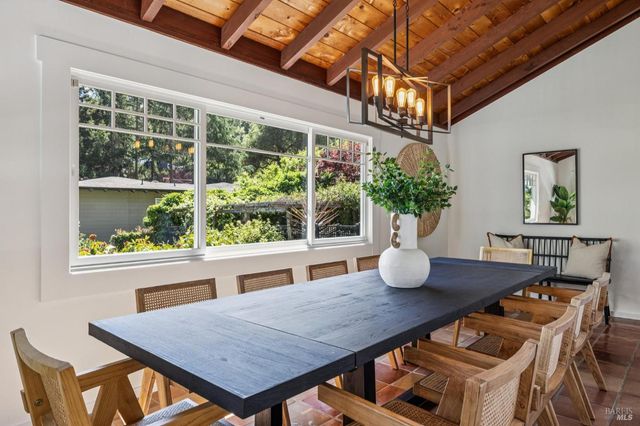 47 Main Dr, San Rafael, CA 94901