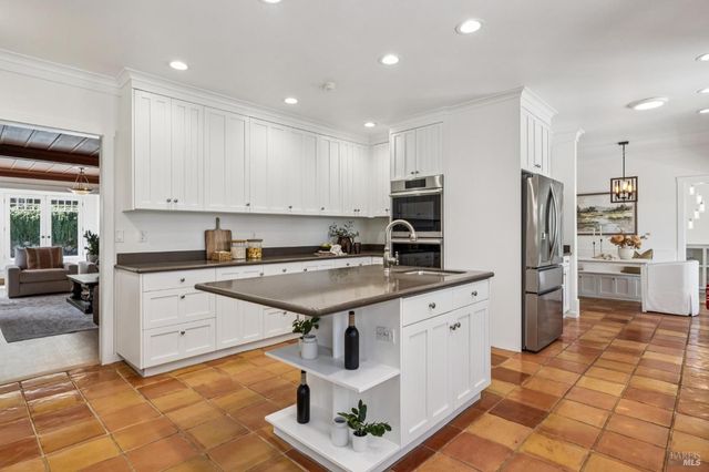 47 Main Dr, San Rafael, CA 94901