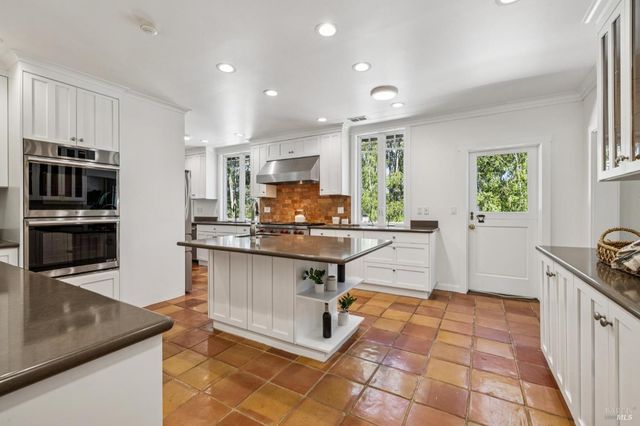 47 Main Dr, San Rafael, CA 94901