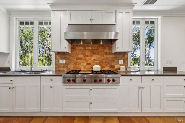 47 Main Dr, San Rafael, CA 94901