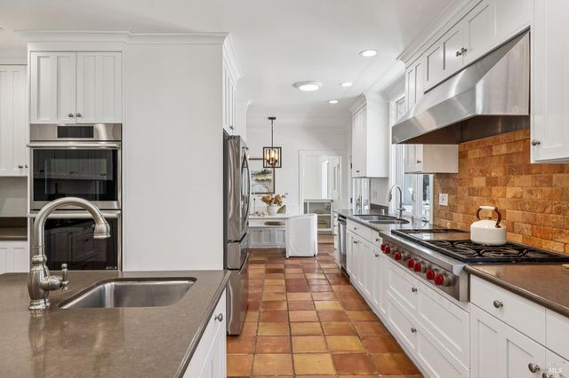 47 Main Dr, San Rafael, CA 94901