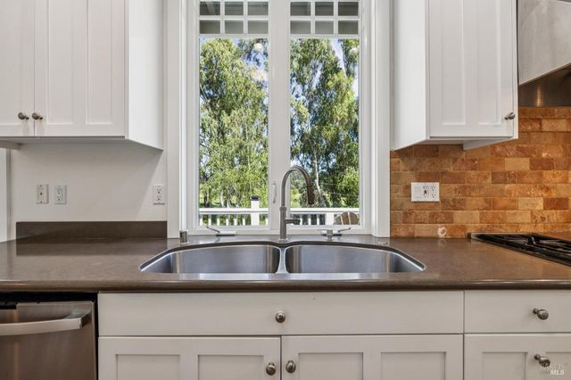 47 Main Dr, San Rafael, CA 94901