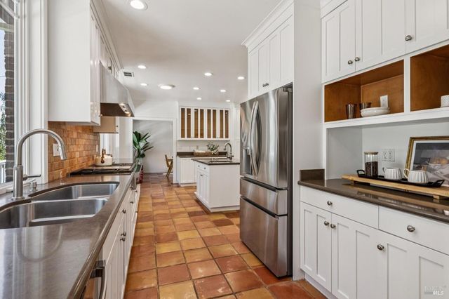 47 Main Dr, San Rafael, CA 94901