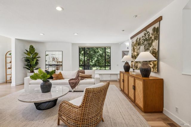 47 Main Dr, San Rafael, CA 94901