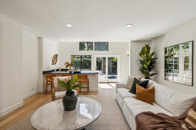 47 Main Dr, San Rafael, CA 94901