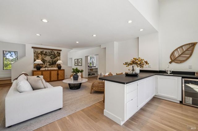 47 Main Dr, San Rafael, CA 94901