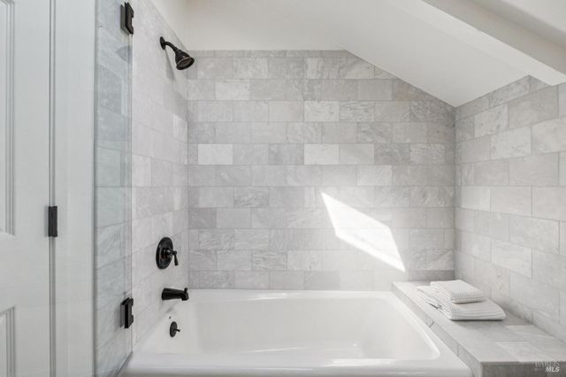 47 Main Dr, San Rafael, CA 94901