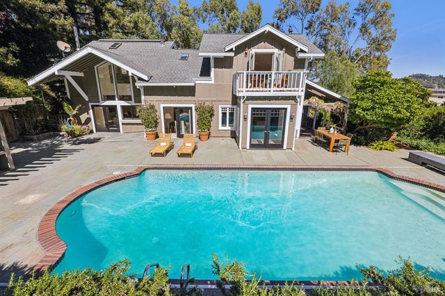 47 Main Dr, San Rafael, CA 94901