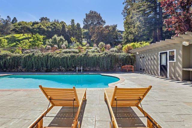 47 Main Dr, San Rafael, CA 94901