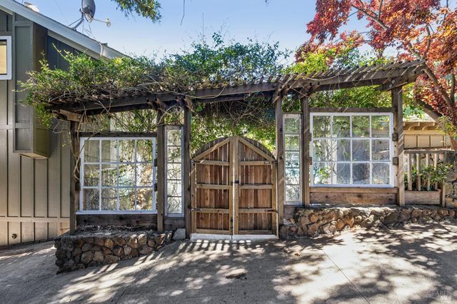 47 Main Dr, San Rafael, CA 94901