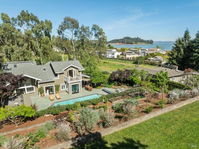 47 Main Dr, San Rafael, CA 94901