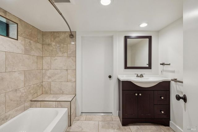 47 Main Dr, San Rafael, CA 94901