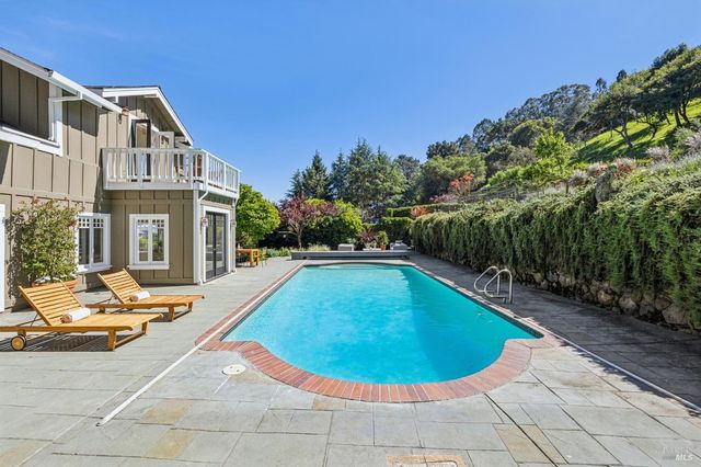 47 Main Dr, San Rafael, CA 94901