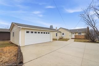 3506 Moberly Drive, Commerce Charter Township, MI 48382