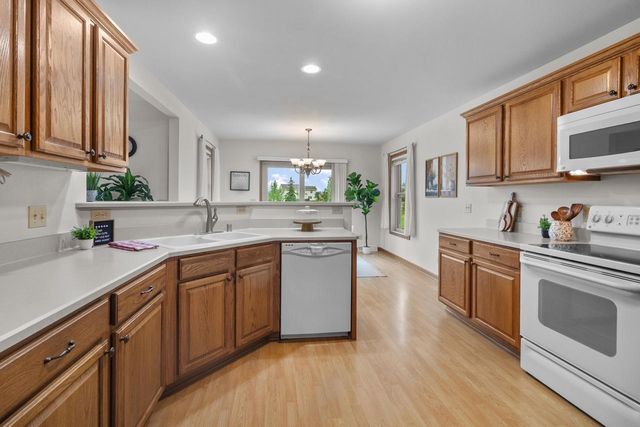 N645 North AVENUE, Oconomowoc, WI 53066