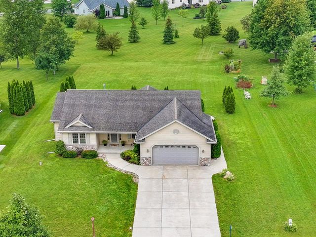 N645 North AVENUE, Oconomowoc, WI 53066
