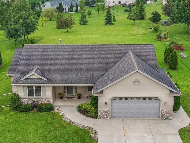 N645 North AVENUE, Oconomowoc, WI 53066